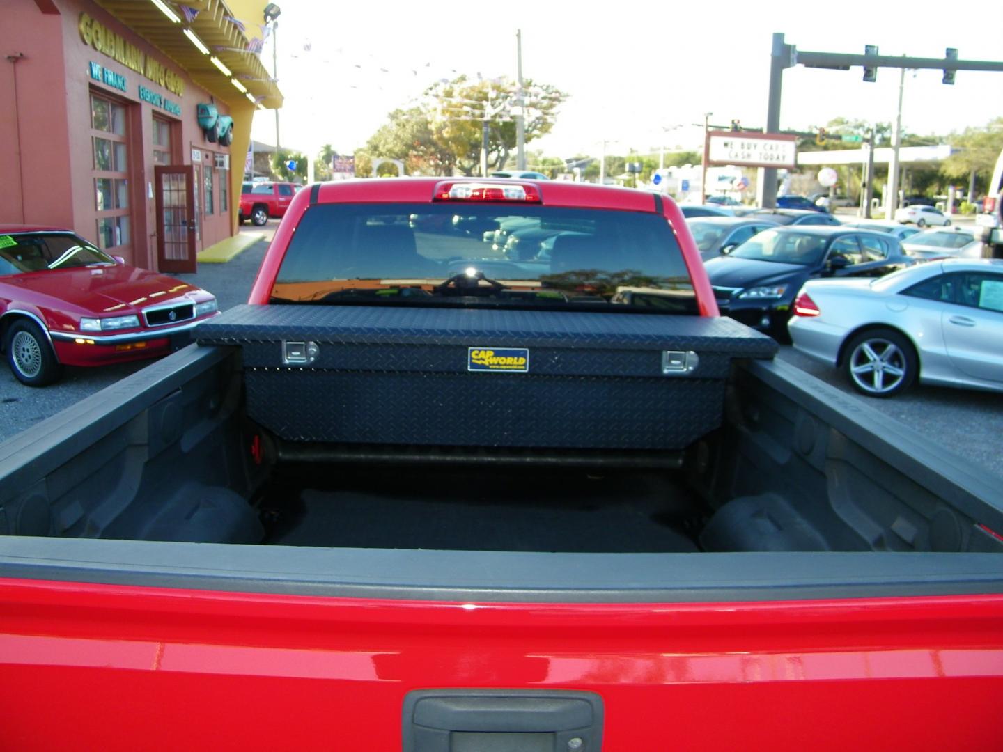 2018 Red /Black Chevrolet Silverado 1500 LT Z71 (3GCUKREC8JG) with an 5.3 V8 engine, Automatic transmission, located at 4000 Bee Ridge Road, Sarasota, FL, 34233, (941) 926-0300, 27.298664, -82.489151 - Photo#9